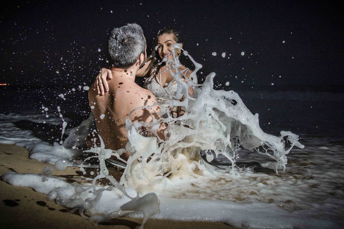 Noivos amor na praia