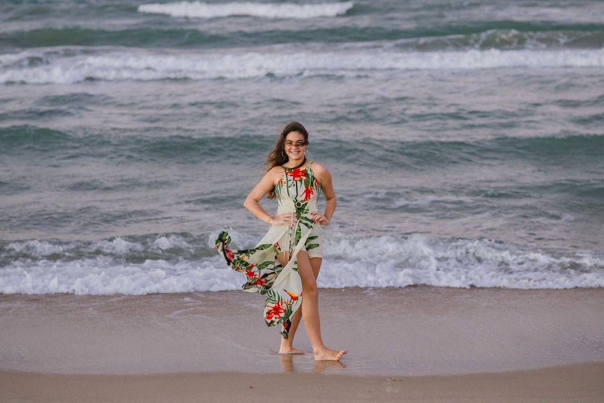 debutante na praia de porto das dunas