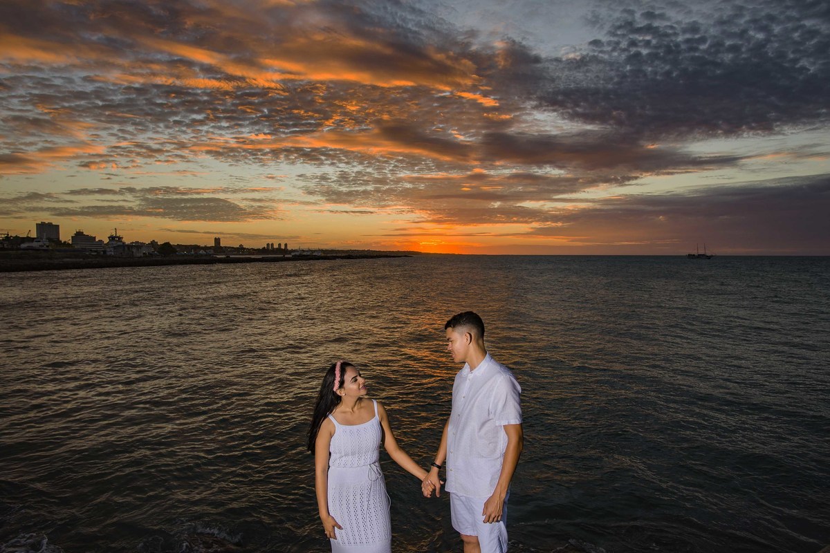 Noivos na praia em fortaleza