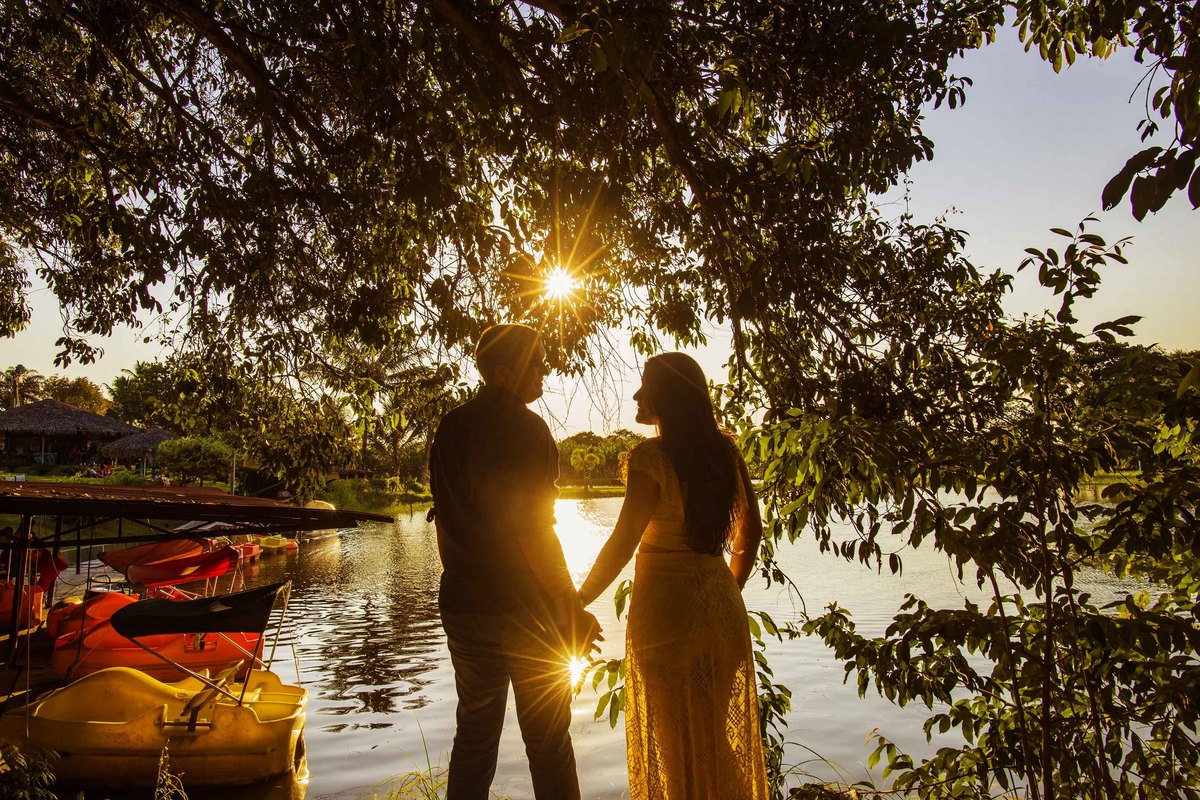 Noivos no por do sol