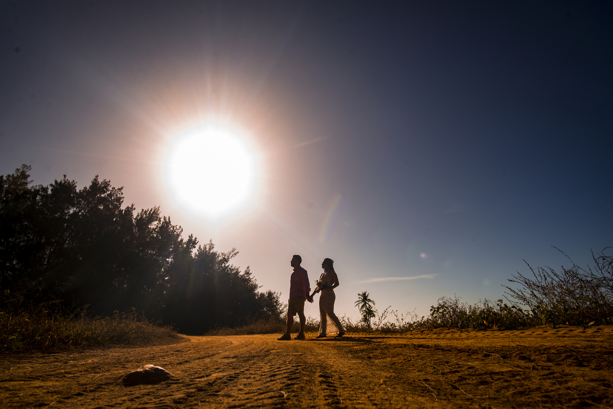 Ensaio fotografico noivos no campo