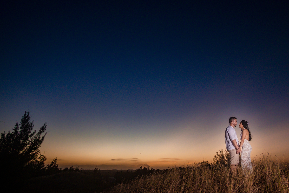 O casal no por do sol