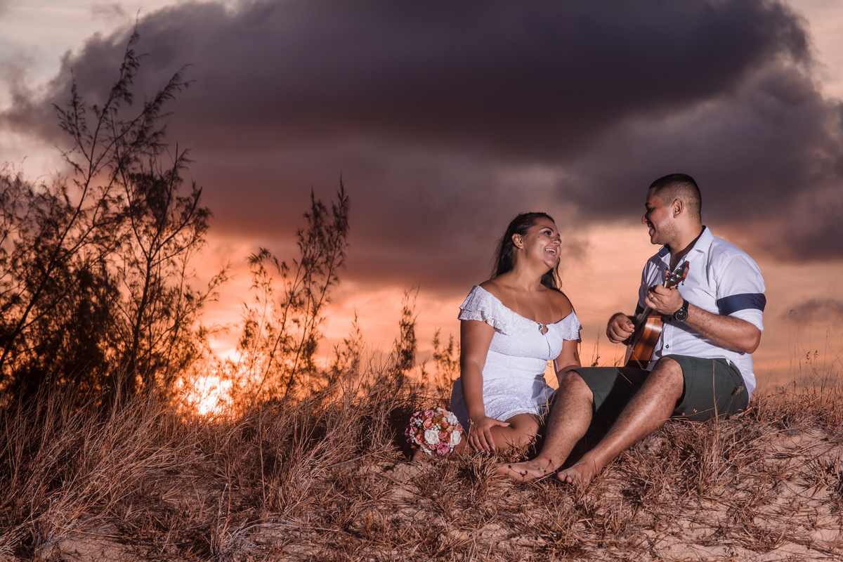 Noivos ao por do sol