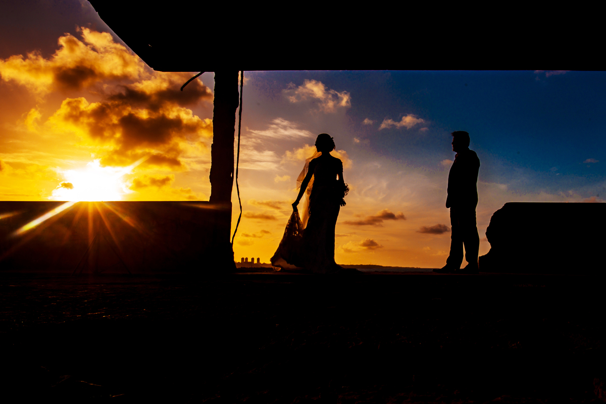 Noivos ao por do sol