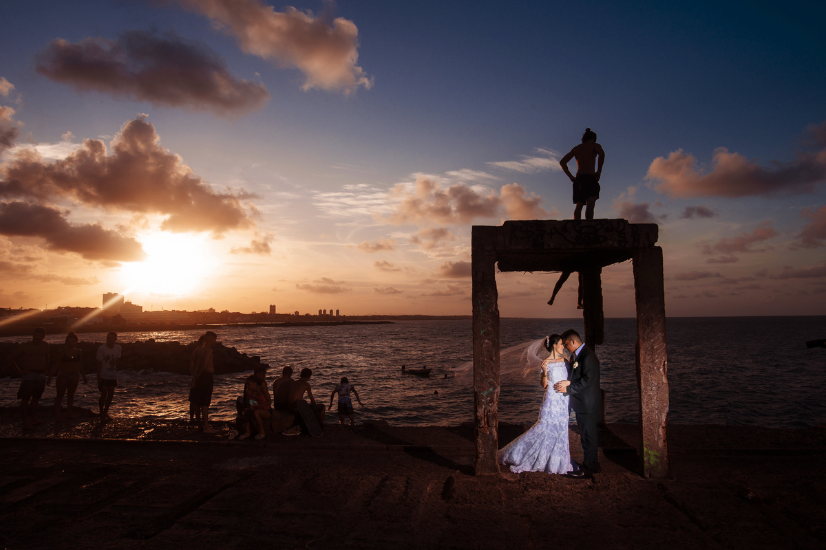 Noivos ao por do sol