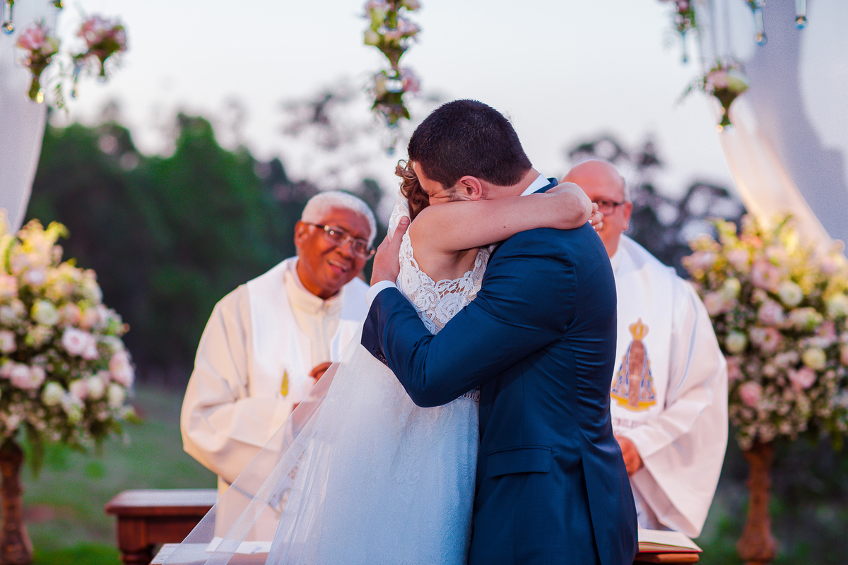 A felicidade de quem já casou muita gente nesta vida, querido e amado Monsenhor Catarino.