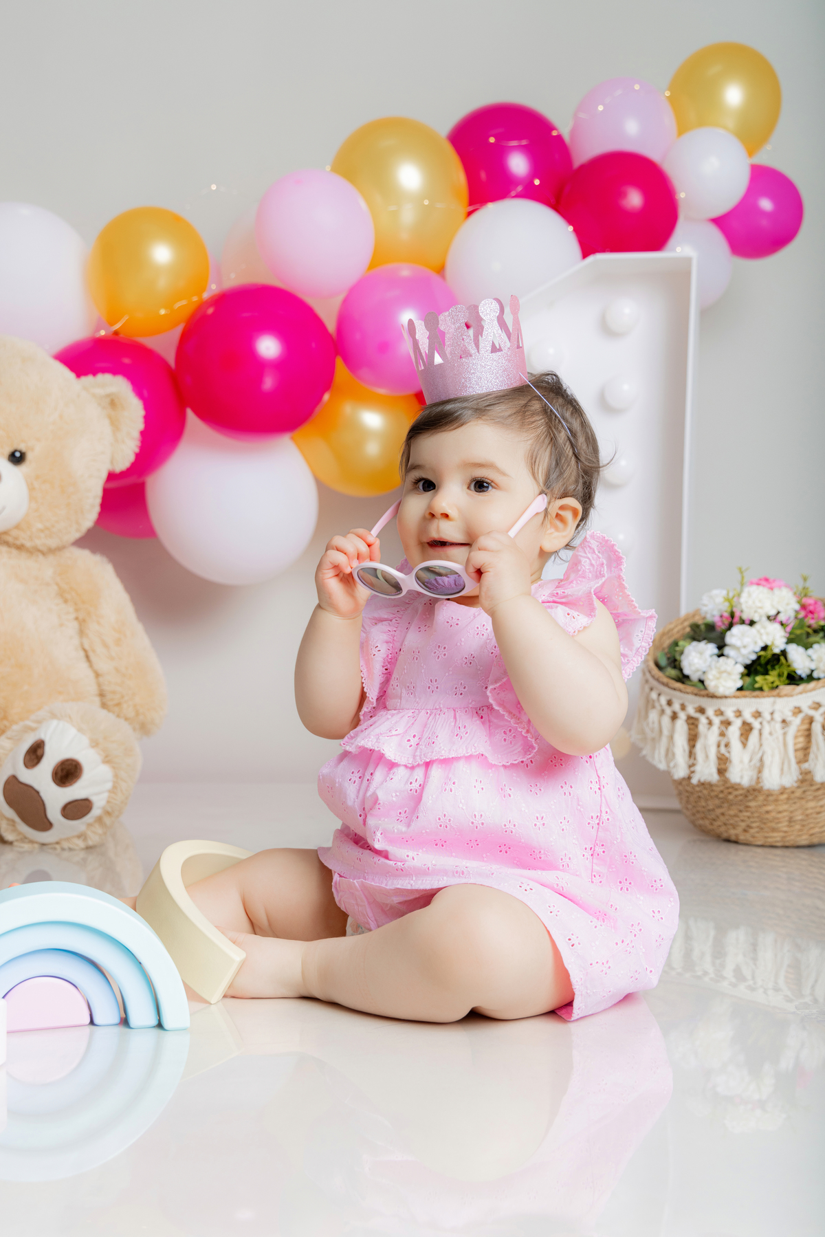 bebe a colocar oculos 