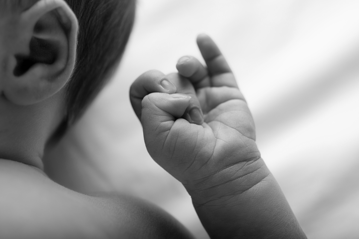 detalhes bebe menina