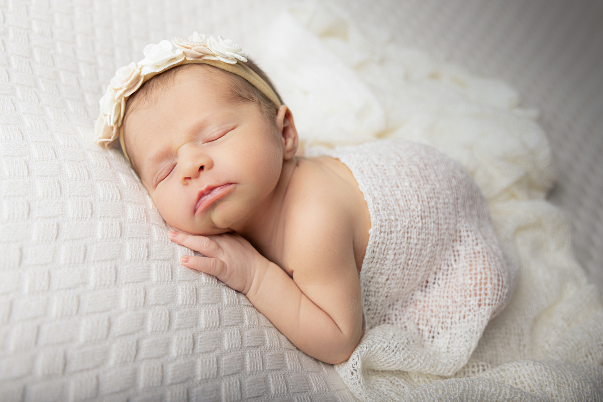 newborn menina branco