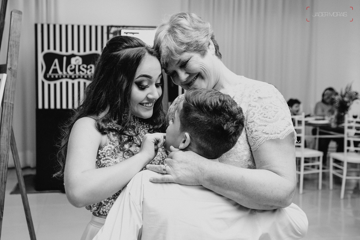 Fotografia de Aniversário Debutante Espaço Bazilia Couto Eventos Hortolandia SP 