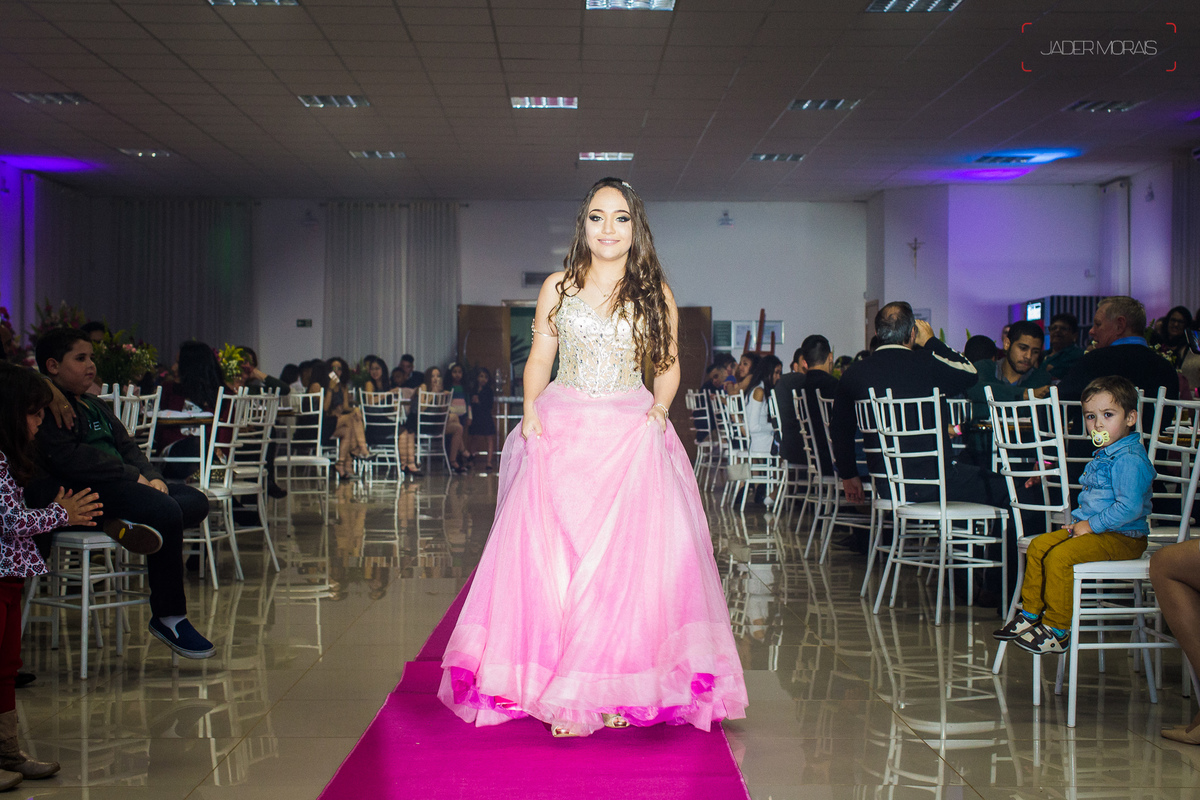 Fotografia de Aniversário Debutante Espaço Bazilia Couto Eventos Hortolandia SP 
