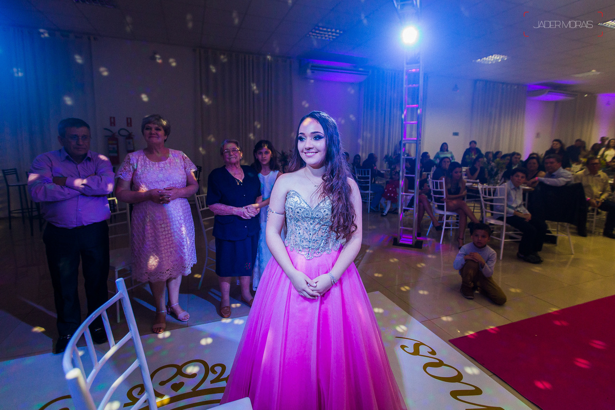Fotografia de Aniversário Debutante Espaço Bazilia Couto Eventos Hortolandia SP 