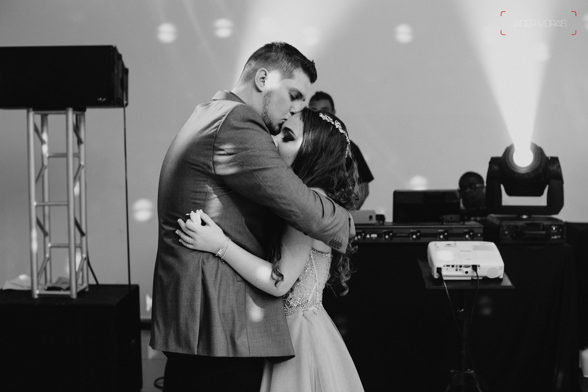 Fotografia de Aniversário Debutante Espaço Bazilia Couto Eventos Hortolandia SP 