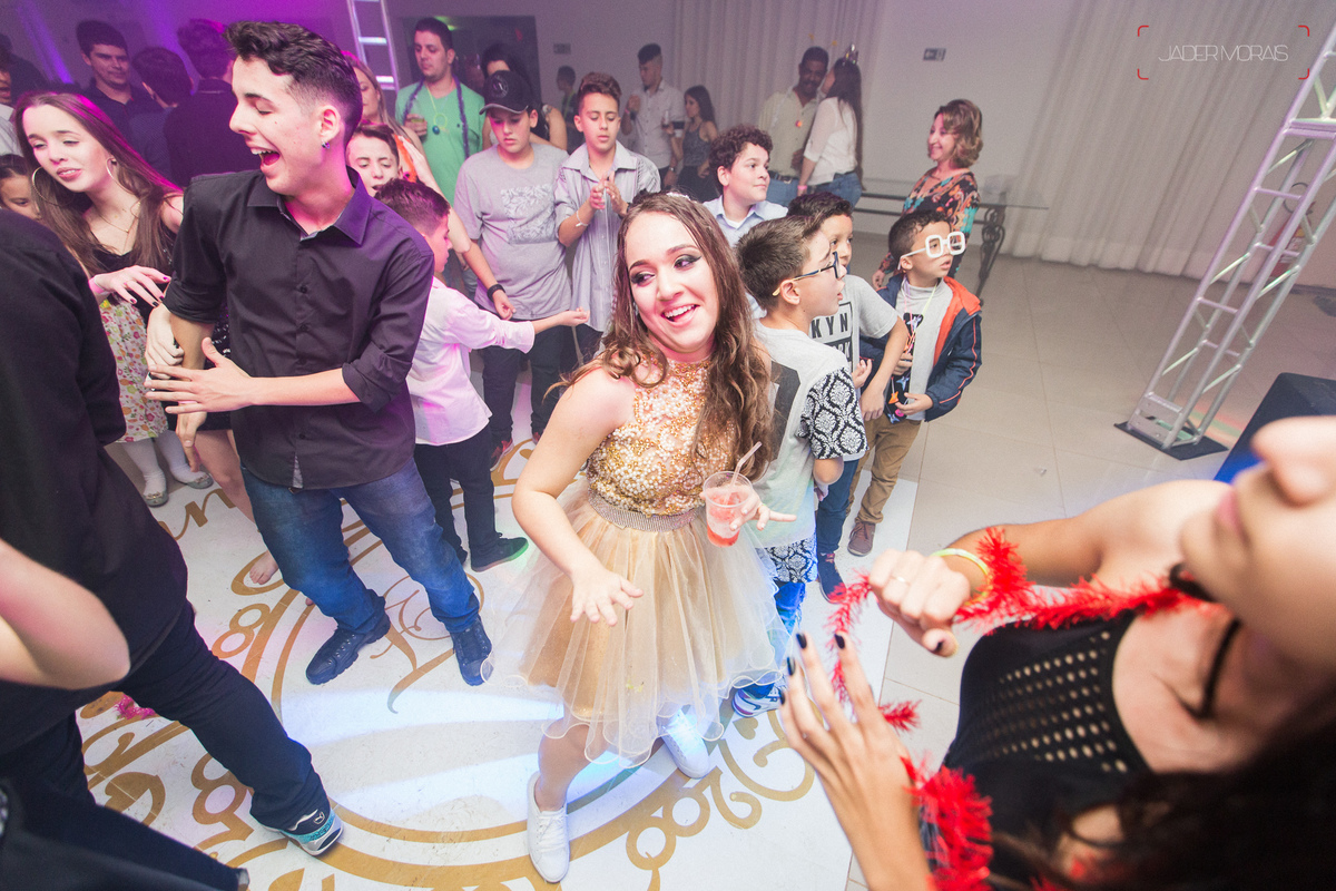 Fotografia de Aniversário Debutante Espaço Bazilia Couto Eventos Hortolandia SP 