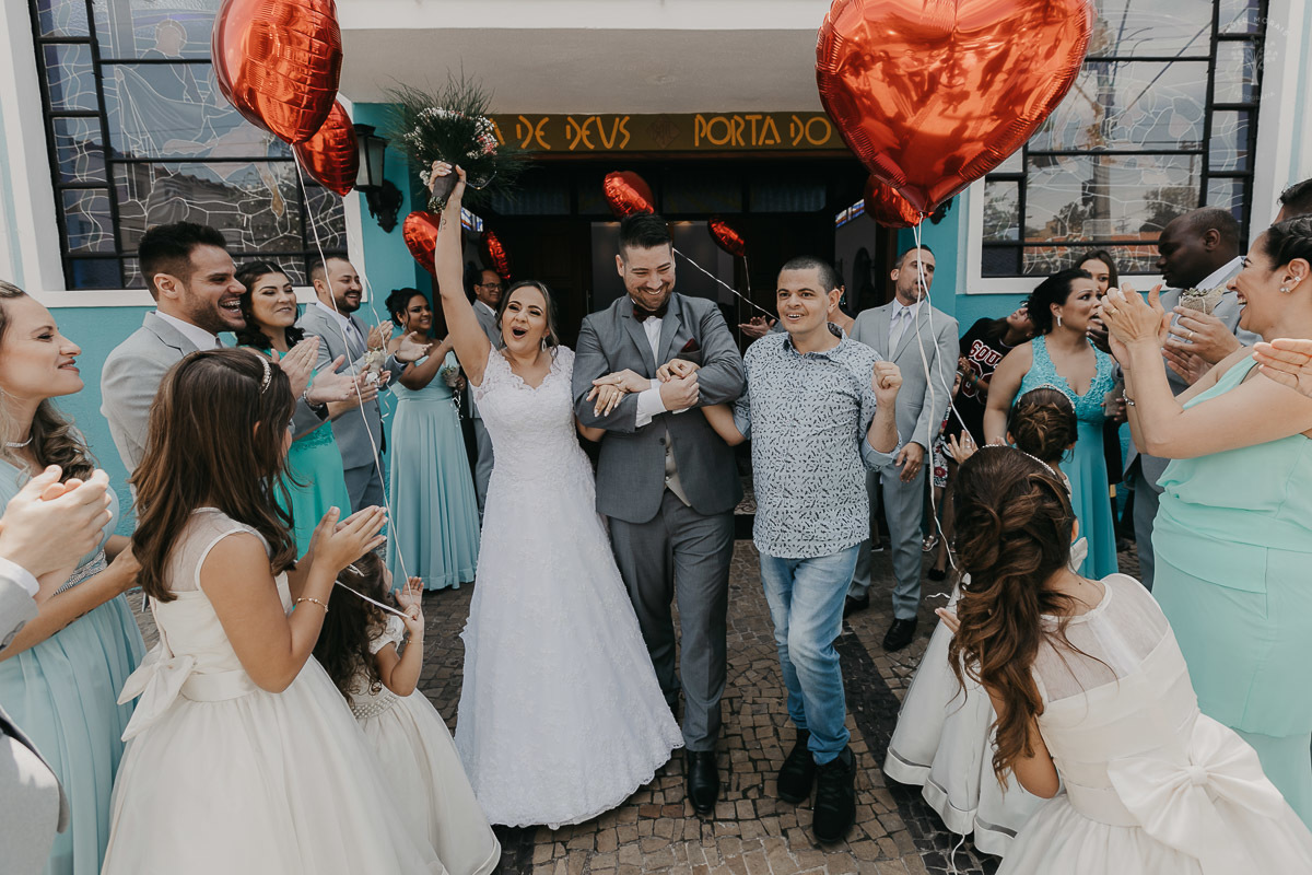 saida-dos-noivos-igreja-beato