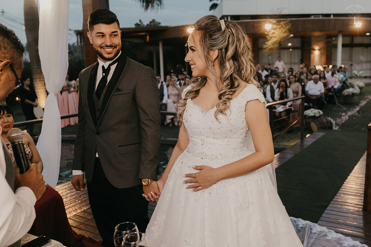foto Fotografia de Casamento Villa Harmonia Eventos Nova Odessa SPolhar dos noivos no altar