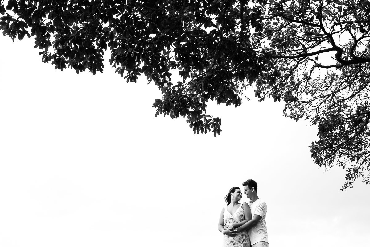 foto-casal-debaixo-arvore-valinhos-sp