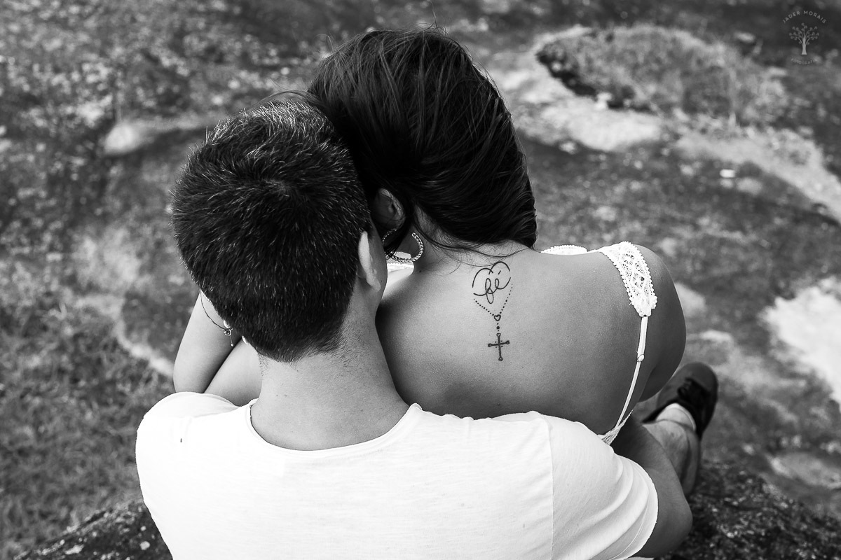 foto-de-costas-casal-valinhos-sp