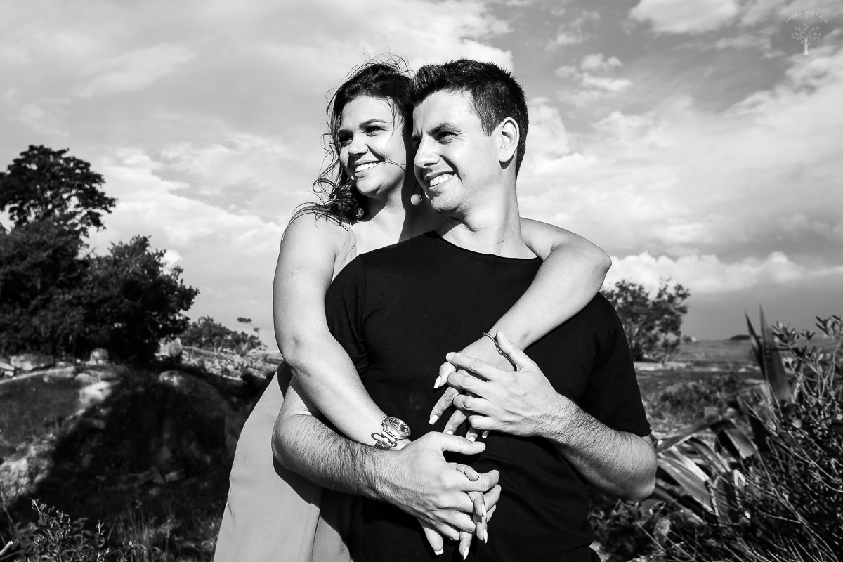 casal-admira-por-do-sol-alpinas-valinhos-sp