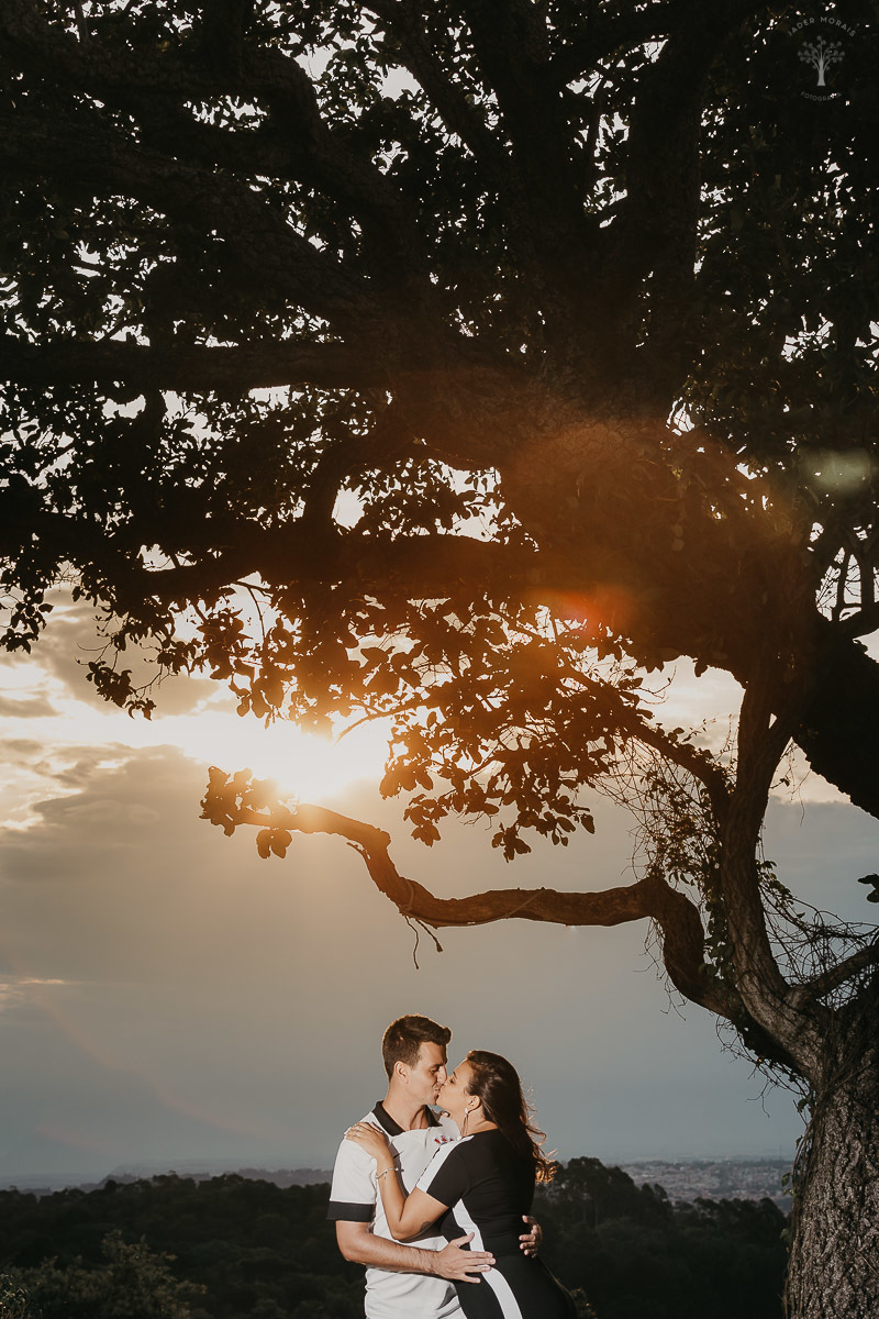 casal-namora-ao-por-do-sol-valinhos