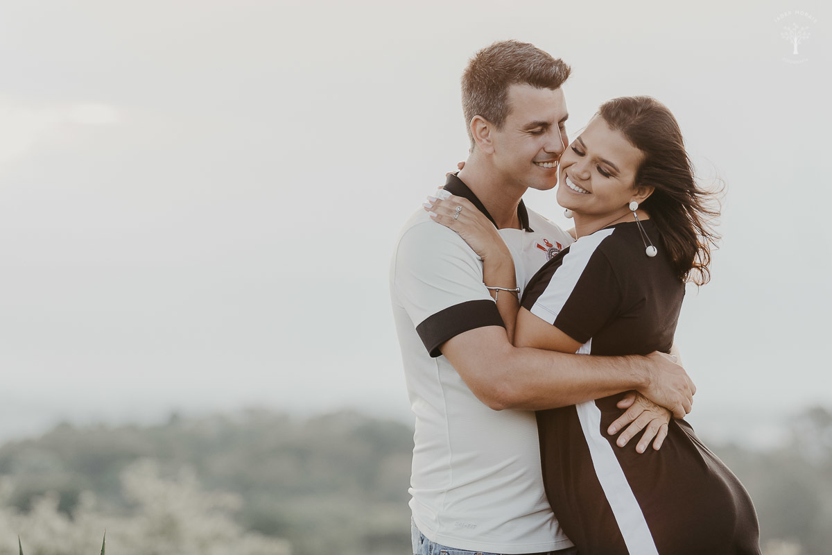 noivo-sussurra-no-ouvido-da-noiva-em-valinhos-sp