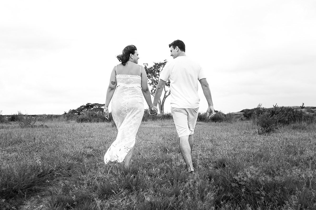 casal-caminha-em-alpinas-valinho-sp