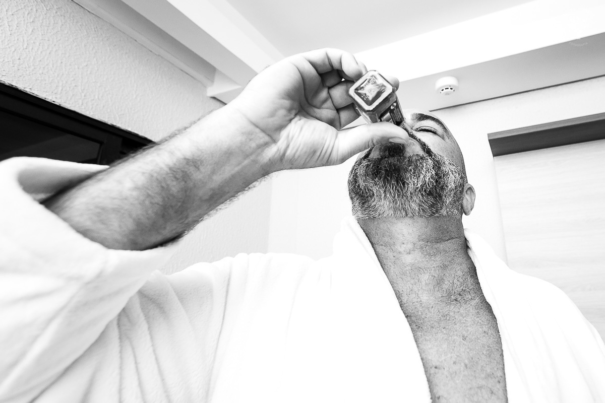 noivo bebe whisky no making of