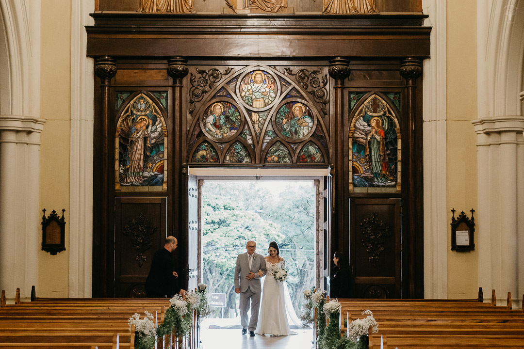 entrada da noiva adriana na matriz são sebastião