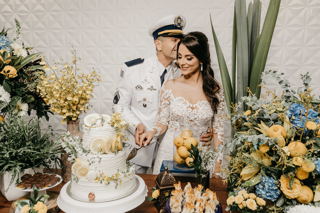 foto da mesa do bolo no terraço da praça em valinhos sp