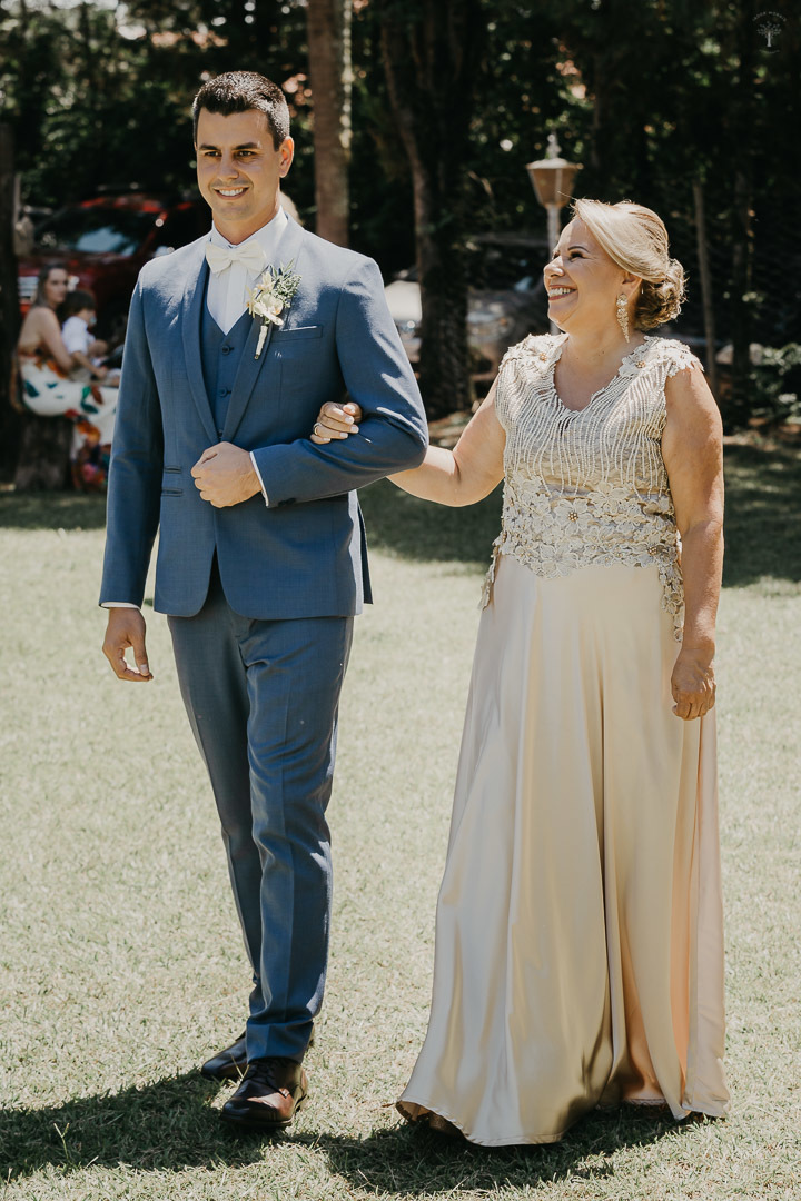 entrada do noivo lucas com sua mãe