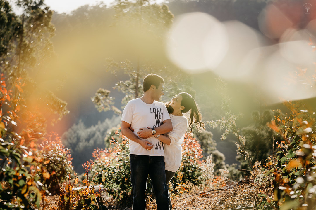 casal-abraçados-monte-verde