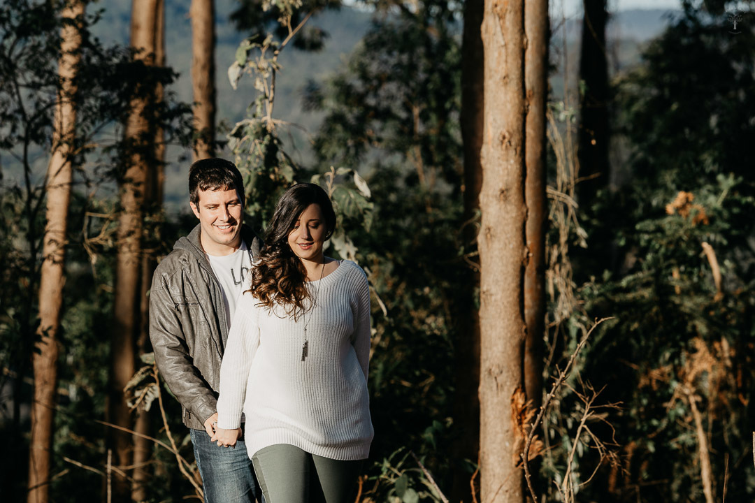 casal-caminhando-monte-verde