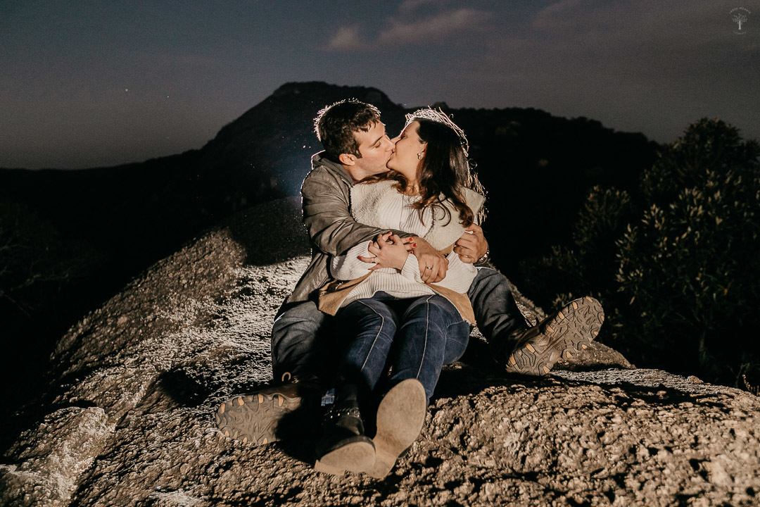 foto-beijo-casal-pedra-redonda-monte-verde
