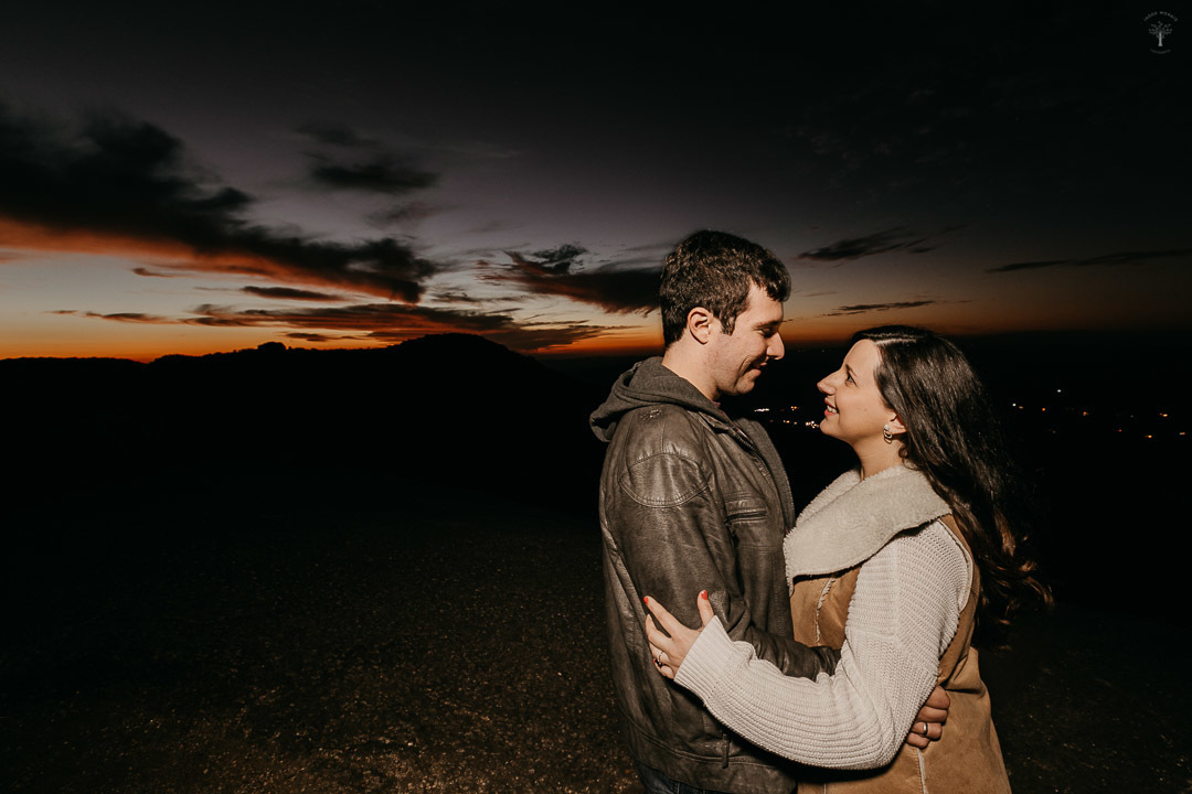 ensaio-casal-por-do-sol-pico-pedra-redonda-monte-verde-mg