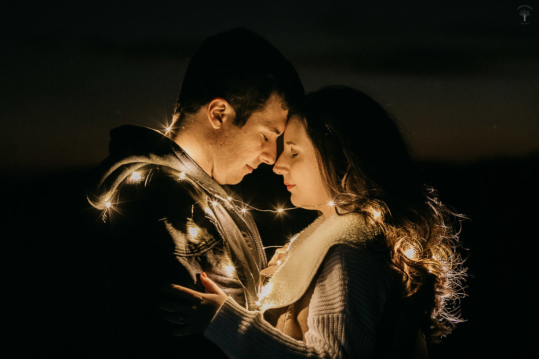 foto-casal-e-luzinhas-monte-verde-mg