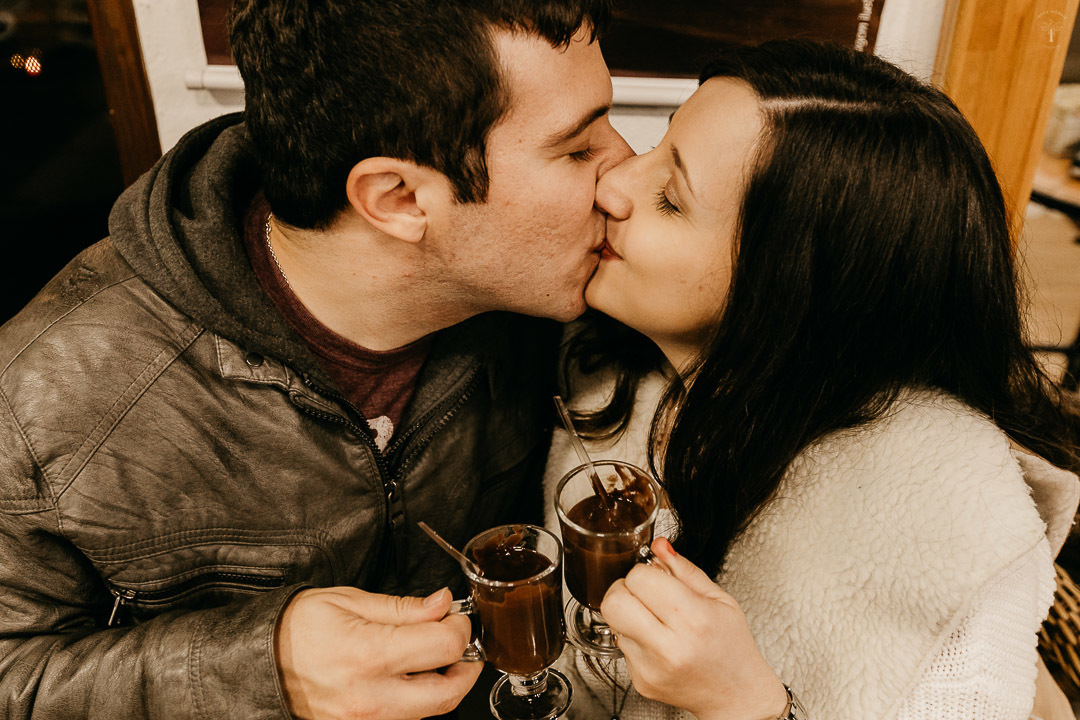 foto-casal-tomando-chocolate-quente-monte-verde-mg