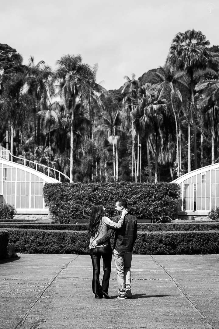 casal caminhando no jardim botanico sao paulo