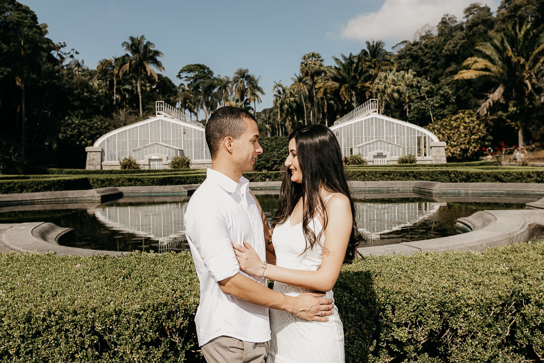 casal namora na estufa do jardim botanico em sao paulo