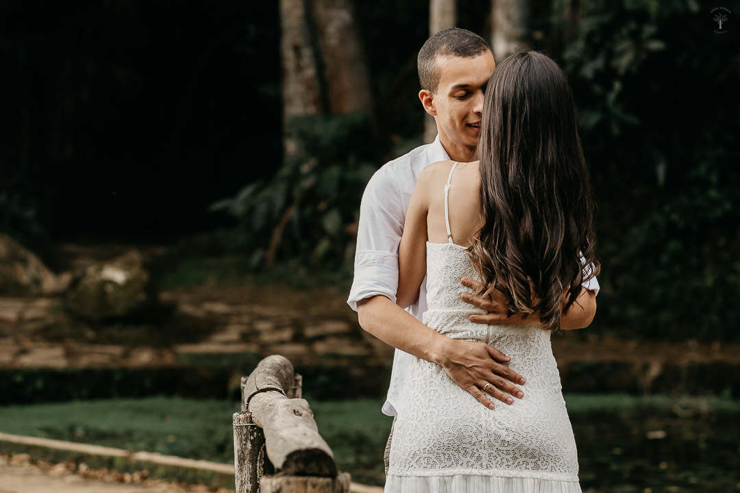 noivos se beijam no jardim botanico em sao paulo