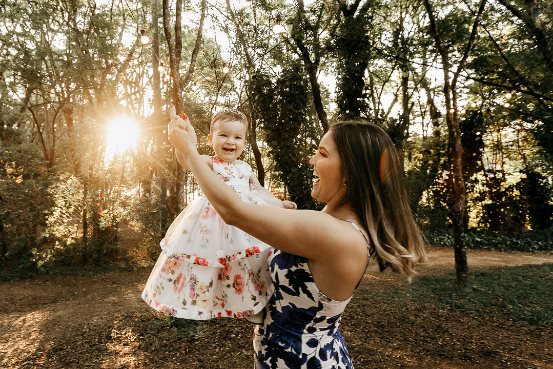 mae-e-filha-brincam-no-aniversario-valinhos-sp