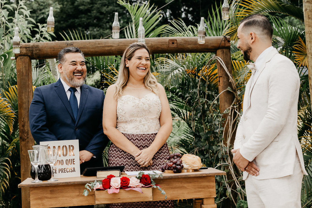 celebrantes felizes na cerimônia
