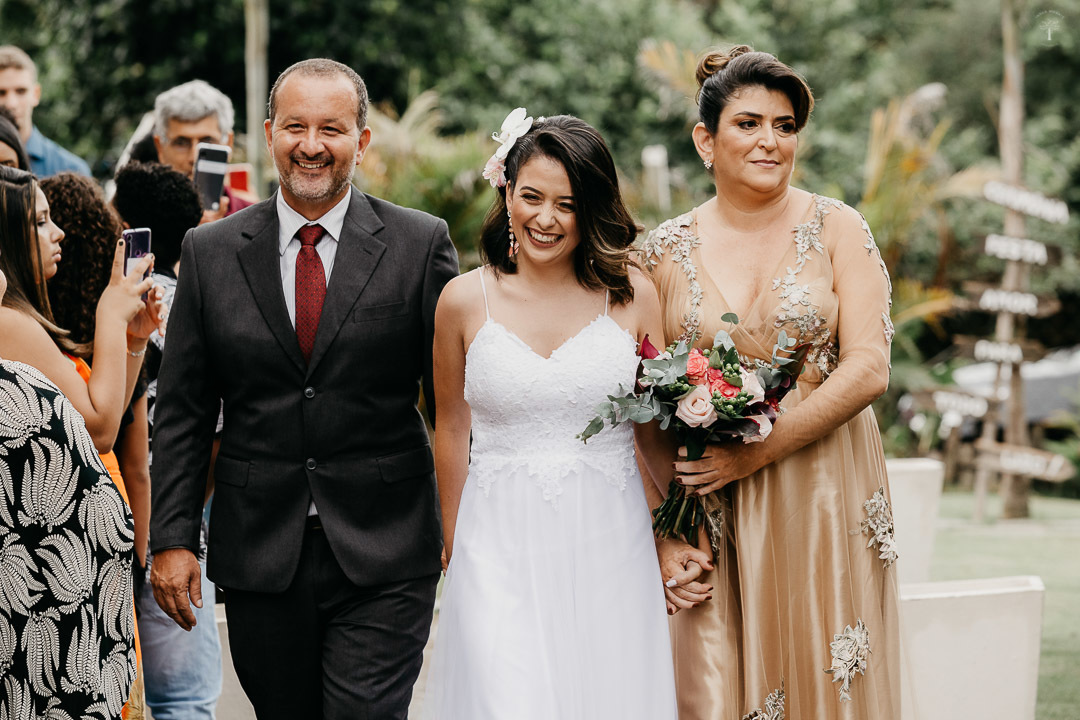 entrada feliz da noiva natália