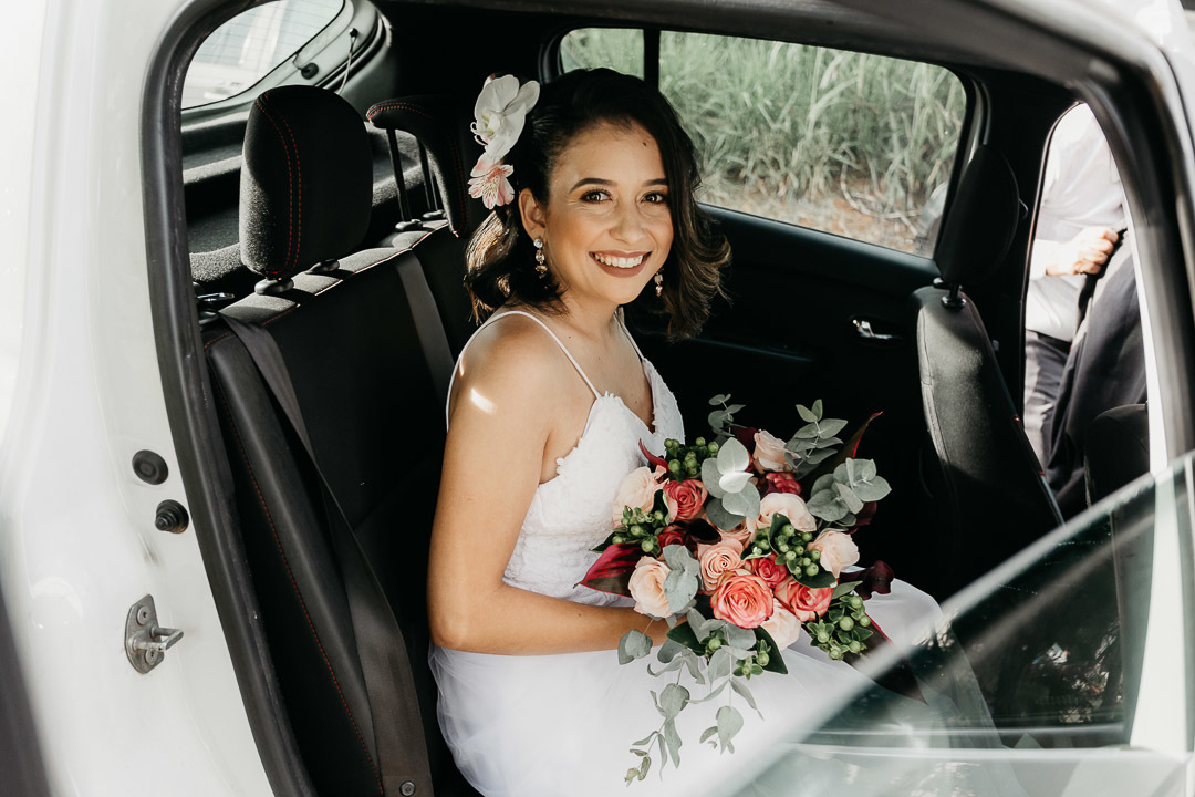 noiva dentro do carro
