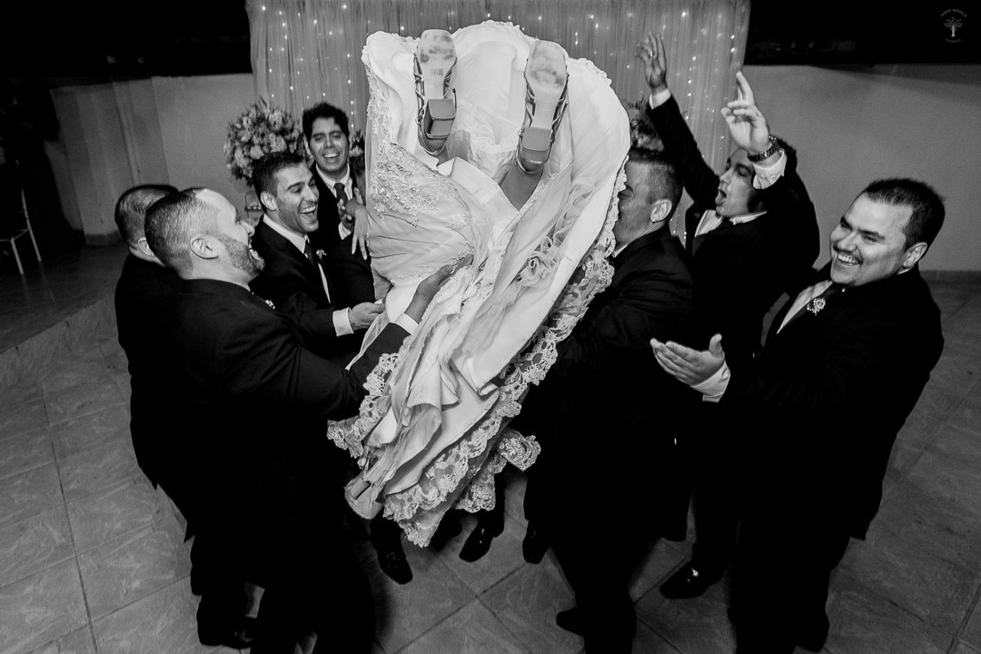 padrinhos-joga-noiva-no-ar-casamento-chacara-bressan-louveira-sp