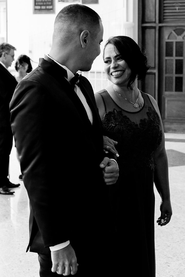 entrada-noivo-com-mae-igreja-santana-vinhedo-sp