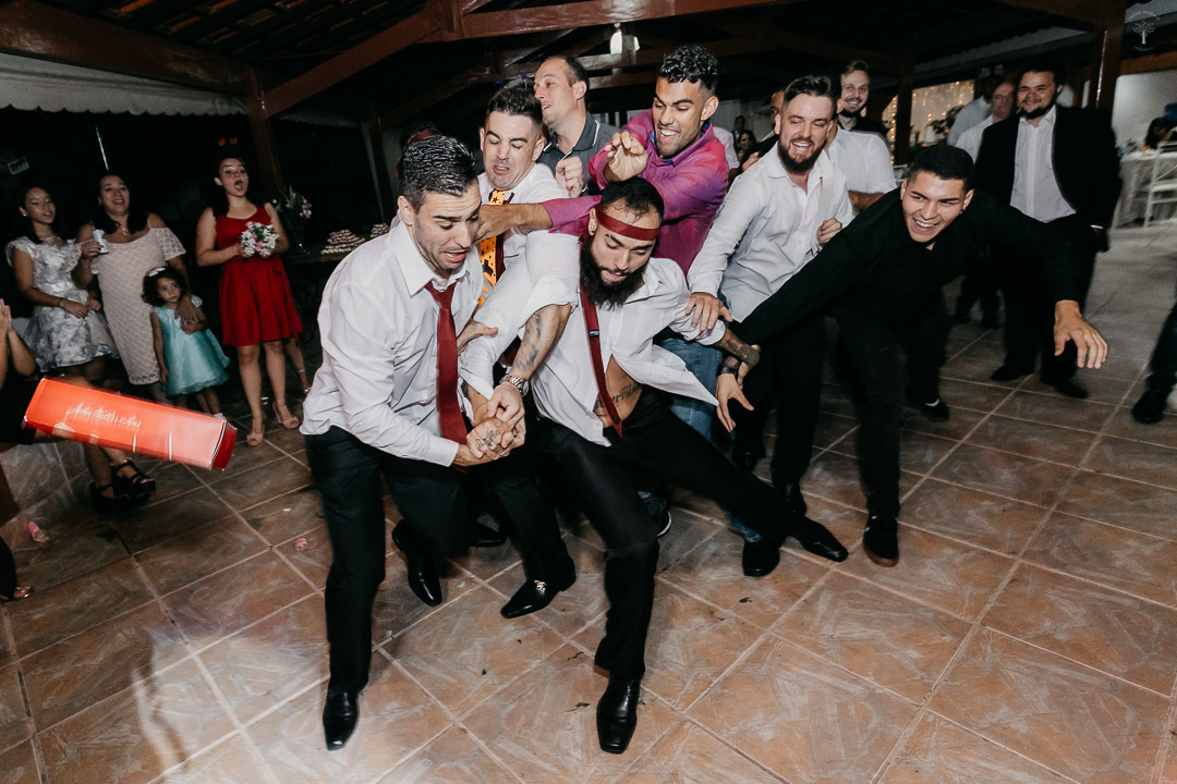padrinhos-brigando-casamento-chacara-bressan-louveira-sp