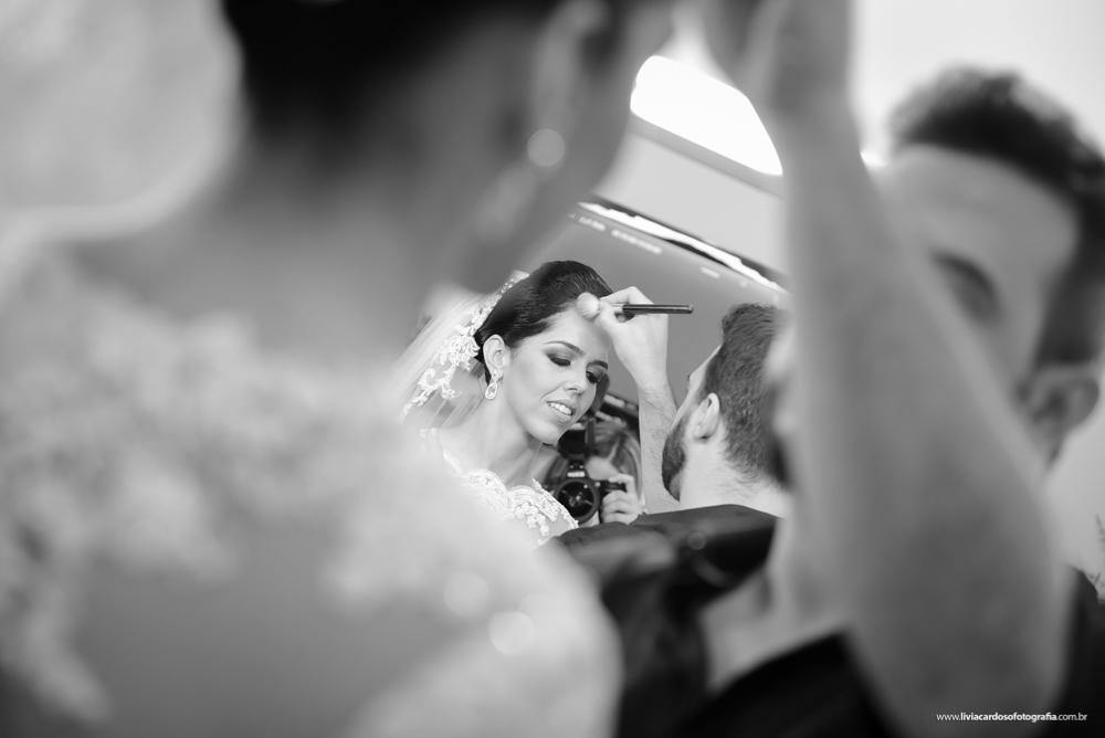detalhes da maquiagem da noiva