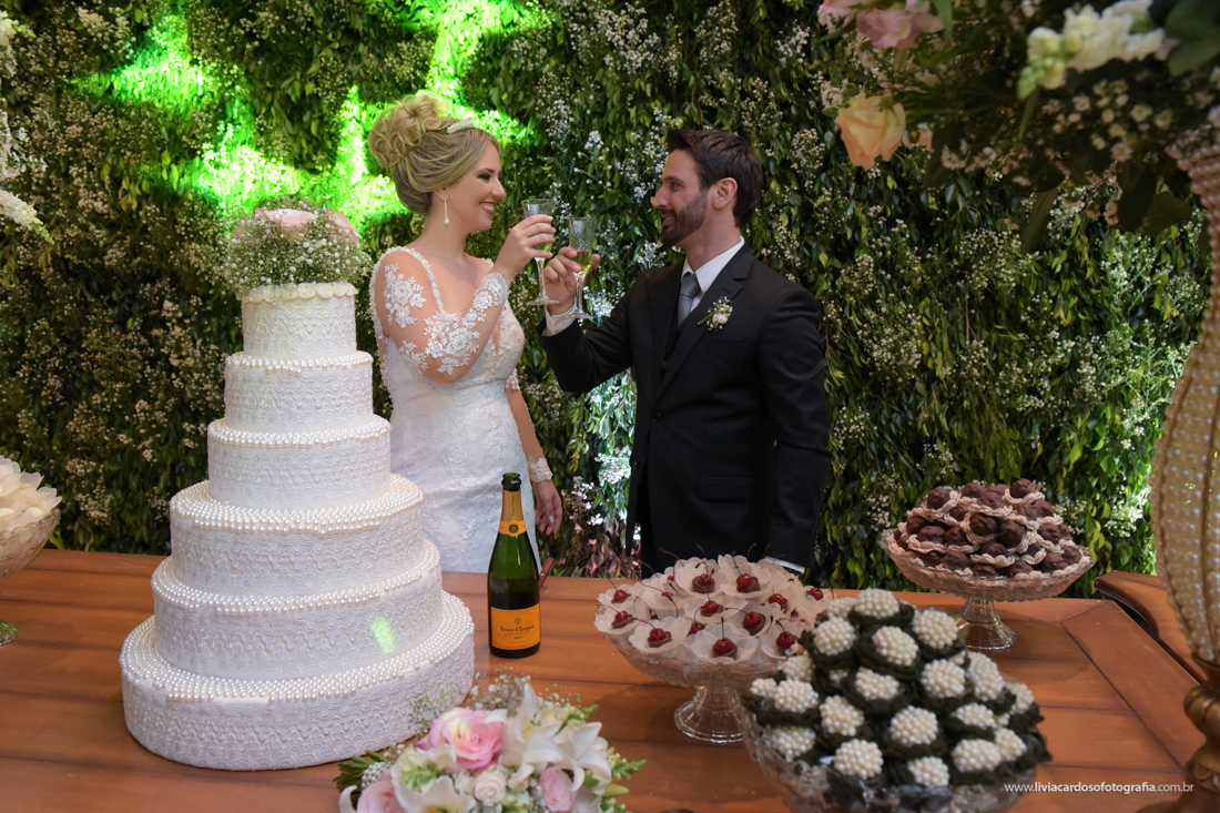 BRINDE DOS NOIVOS - LIVIA CARDOSO FOTOGRAFIA