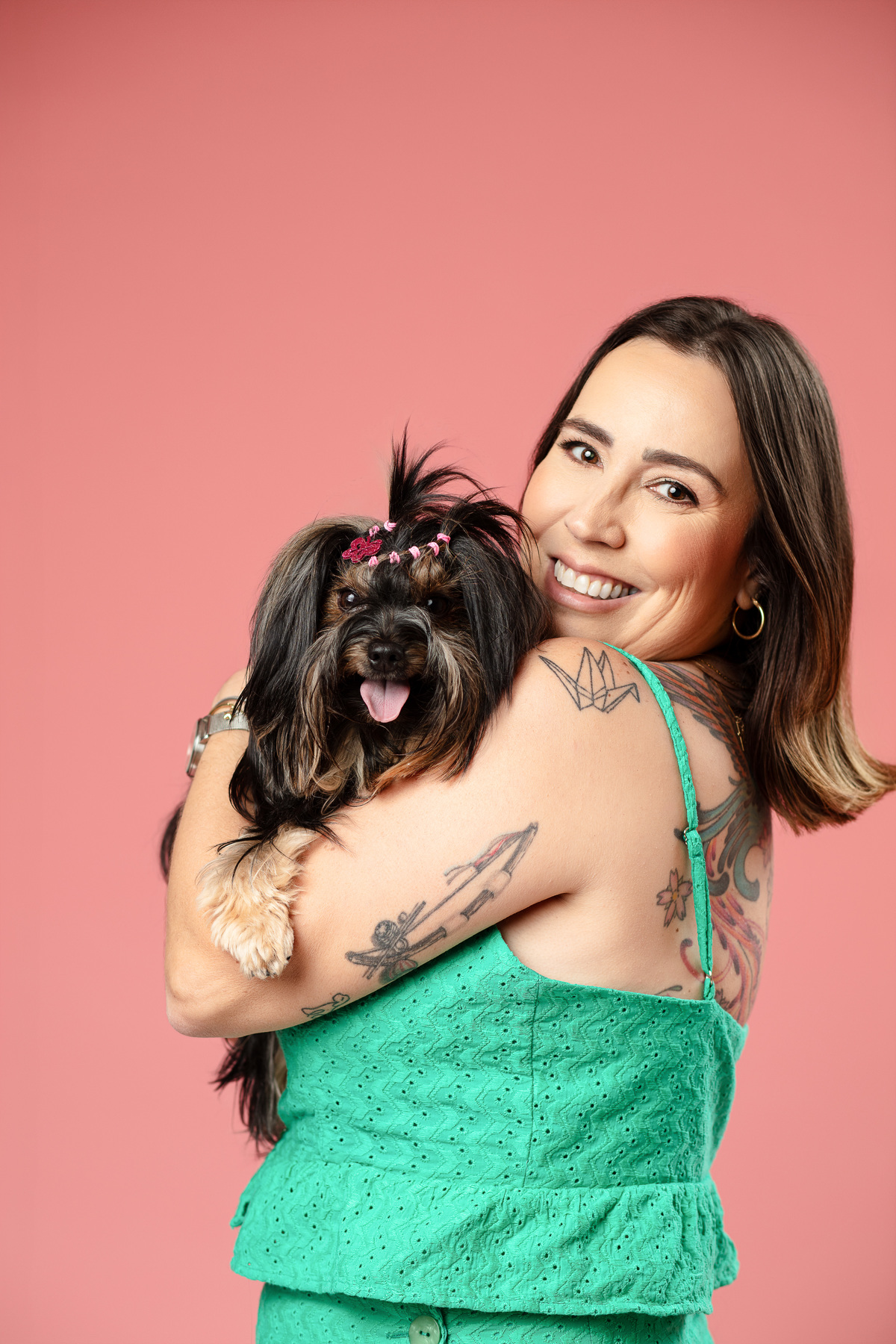 Ensaio pet, minimalista, yorkshire, mãe de pet, fundo rosa, veterinaria, fotografia com pet, animal de estimação, fundo boho, iluminação de estúdio, fotografia profissional, cachorra, filhote