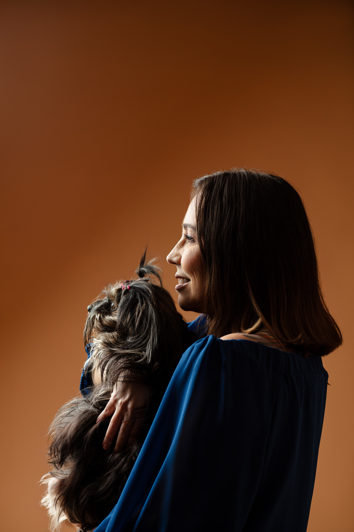 Ensaio pet, minimalista, yorkshire, mãe de pet, fundo rosa, veterinaria, fotografia com pet, animal de estimação, fundo boho, iluminação de estúdio, fotografia profissional, cachorra, filhote